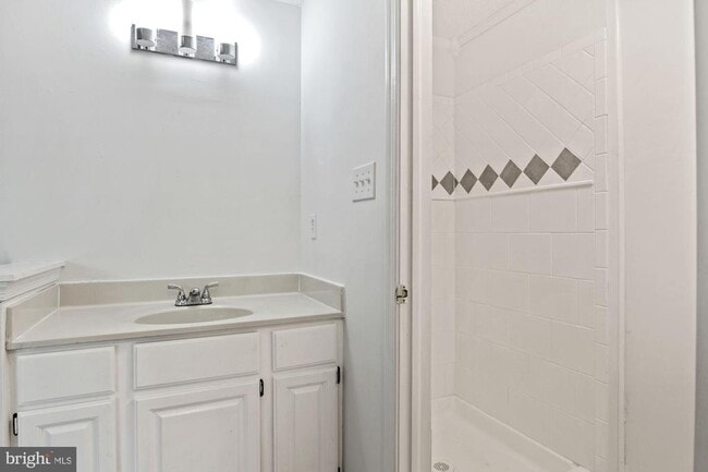Building Photo - 302 Ridgecrest Ct