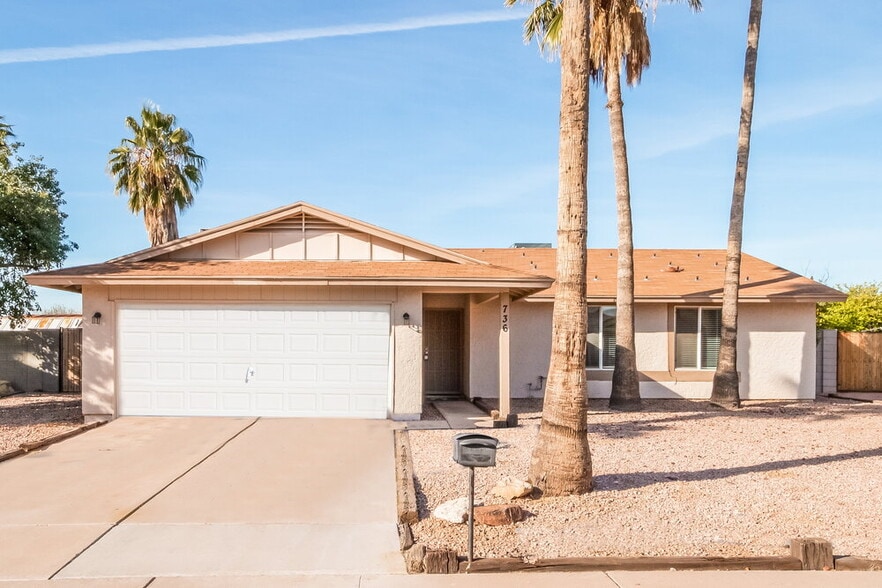 Primary Photo - 736 W El Prado Rd