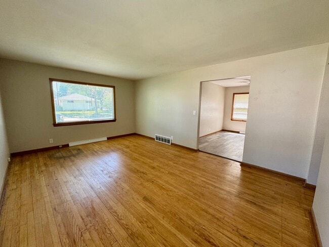 Building Photo - 5905 N 66th St