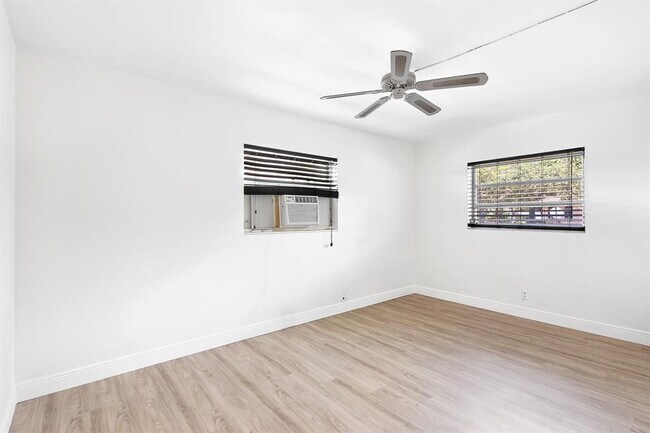 Building Photo - 408 SE 9th St