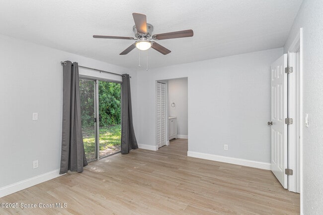 Building Photo - 317 Sun Dial Ct