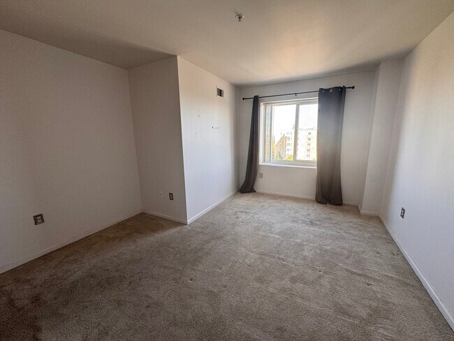 Building Photo - 1 Cityview Ln