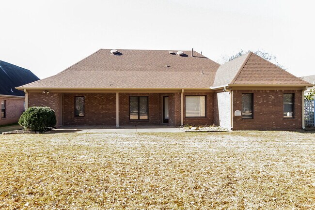 Building Photo - 7182 Golden Oaks Loop E