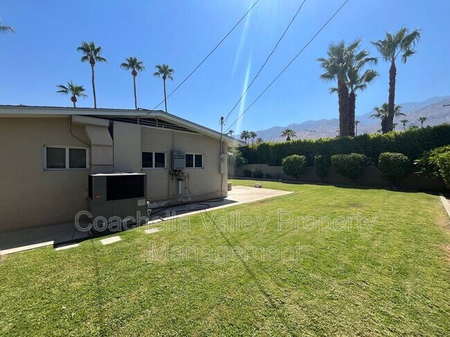 Building Photo - 1680 E Mesquite Ave