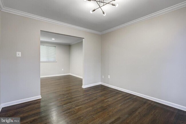 Building Photo - 5609 Rolling Rd