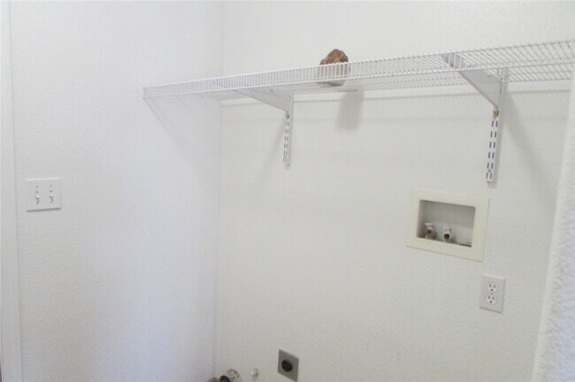Building Photo - 2402 Prickly Pear Dr