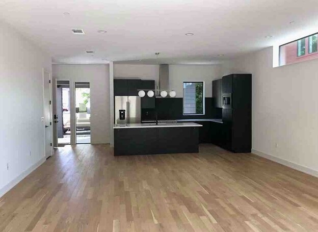 Building Photo - 1922 E M Franklin Ave