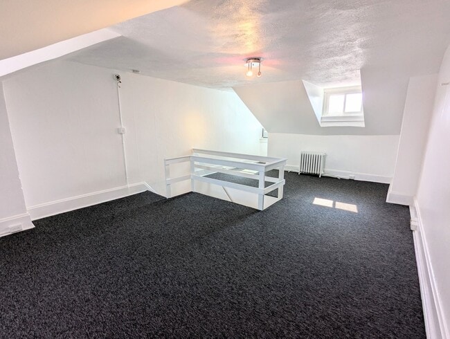 Building Photo - 4 Bedroom 1 Bathroom Single Family Home in...