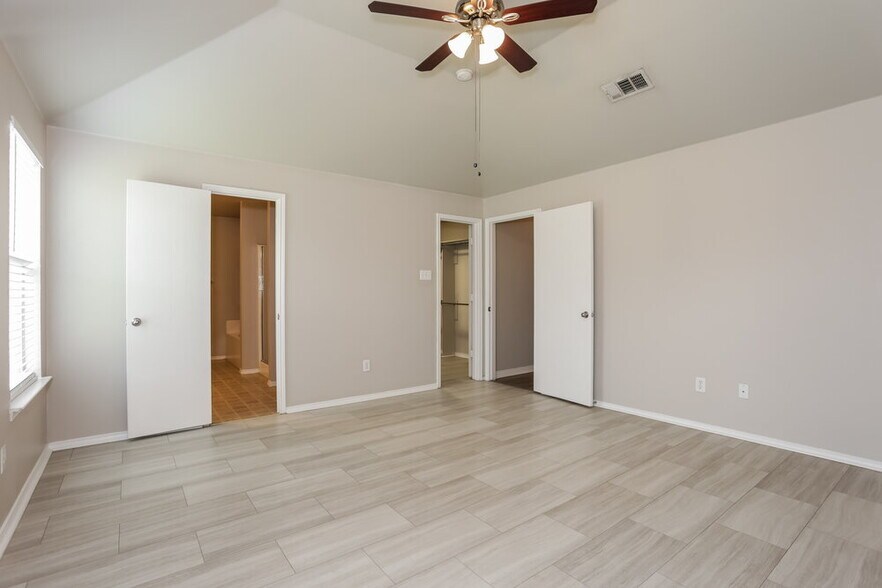 Building Photo - 344 Creekside Way
