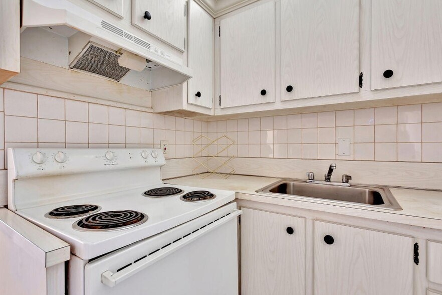 Primary Photo - 1801 NE 62nd St