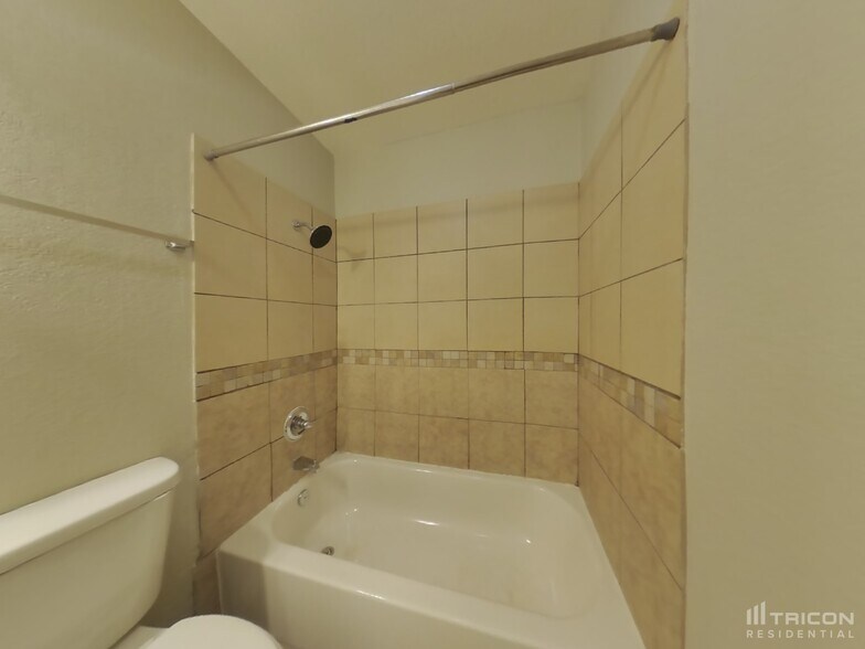 Building Photo - 930 Liberty Dr