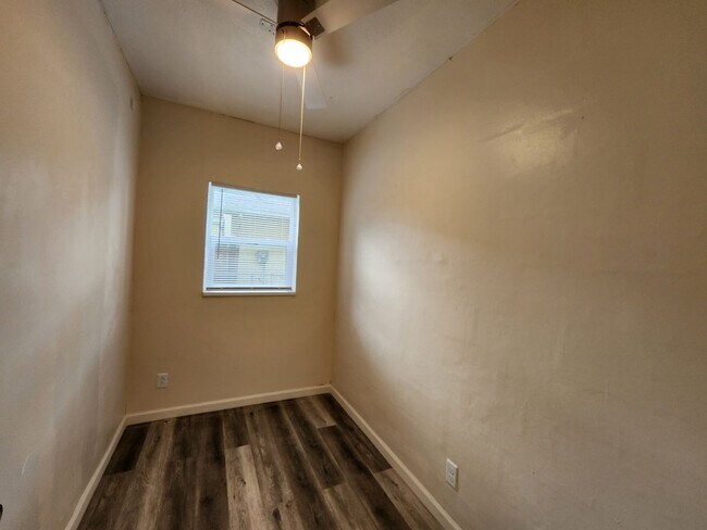 Building Photo - BURC 9121 (RUBS)