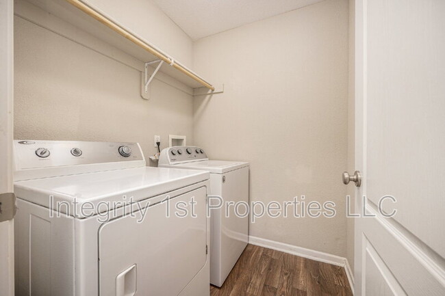 Building Photo - 5931 NW 90th Terrace