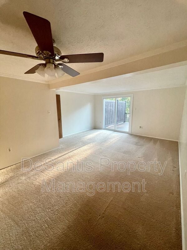 Building Photo - 925 Elm Ct
