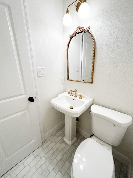 Building Photo - 417 66th Ave S