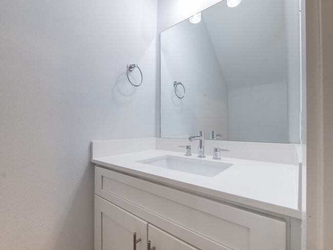 Building Photo - 210 E 32nd St