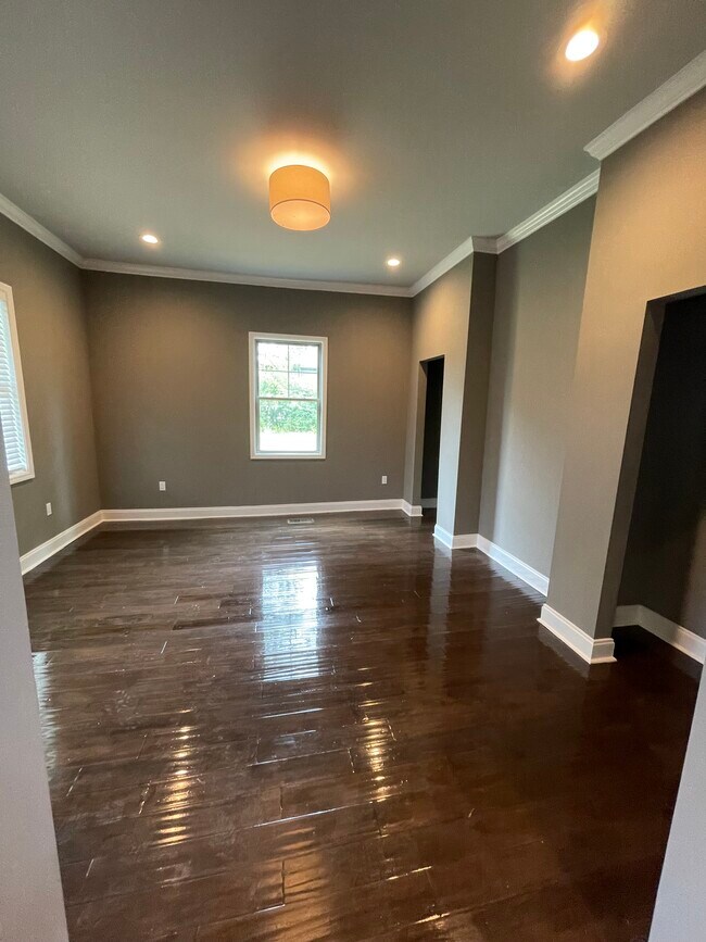 Building Photo - 1515 Chamberlain Ave