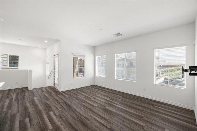 Building Photo - 216 Callen Falls Ave