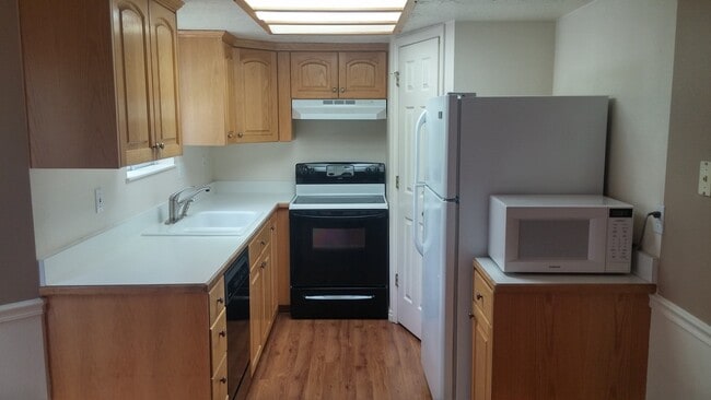 Building Photo - Stylish 3 bed 2.5 bath town home in Provo