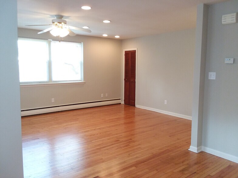 Building Photo - 1227 Drexel Ave