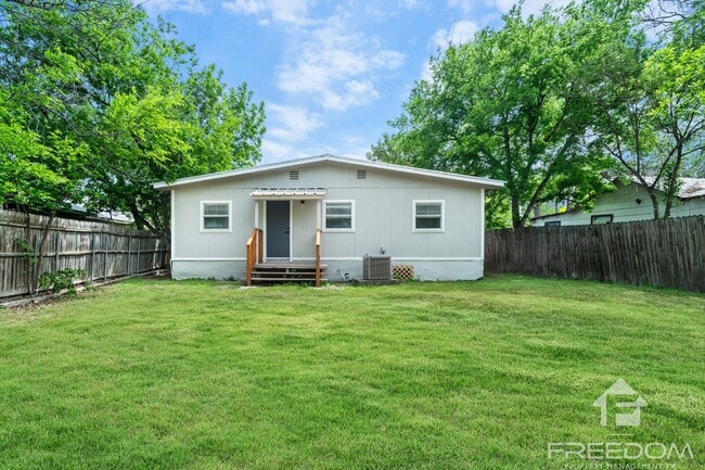 Building Photo - 1824 Katy St