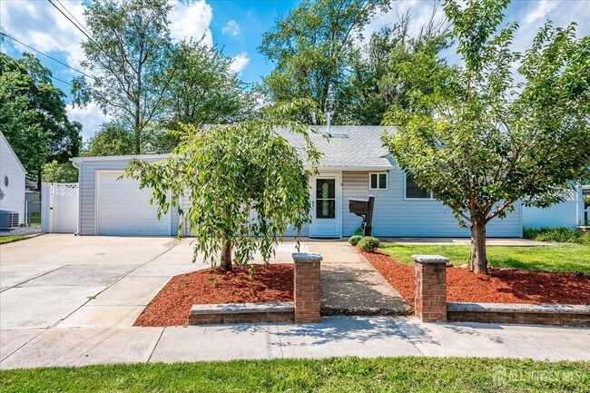 Primary Photo - 9 Regent Ct