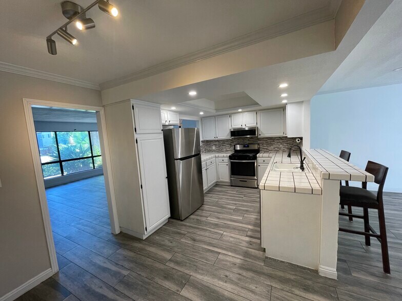 Building Photo - 8211 Rosemead Blvd