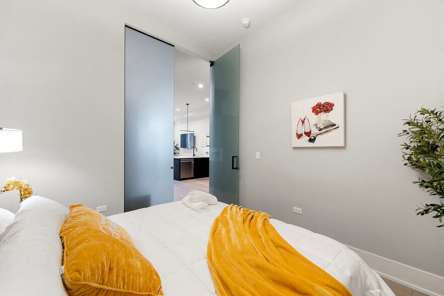 Building Photo - 318 W Grand Ave