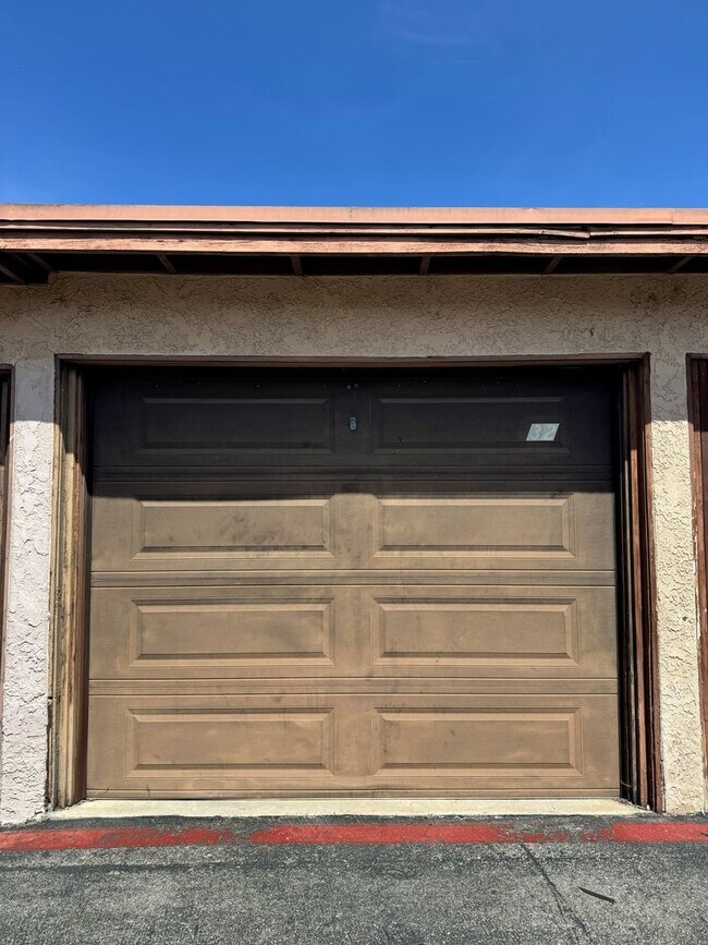 Building Photo - RENT SPECIAL!! $500 OFF SECOND MONTH RENT - Spacious 3 Bedroom 2 Bath Condo in Hawaiian Gardens