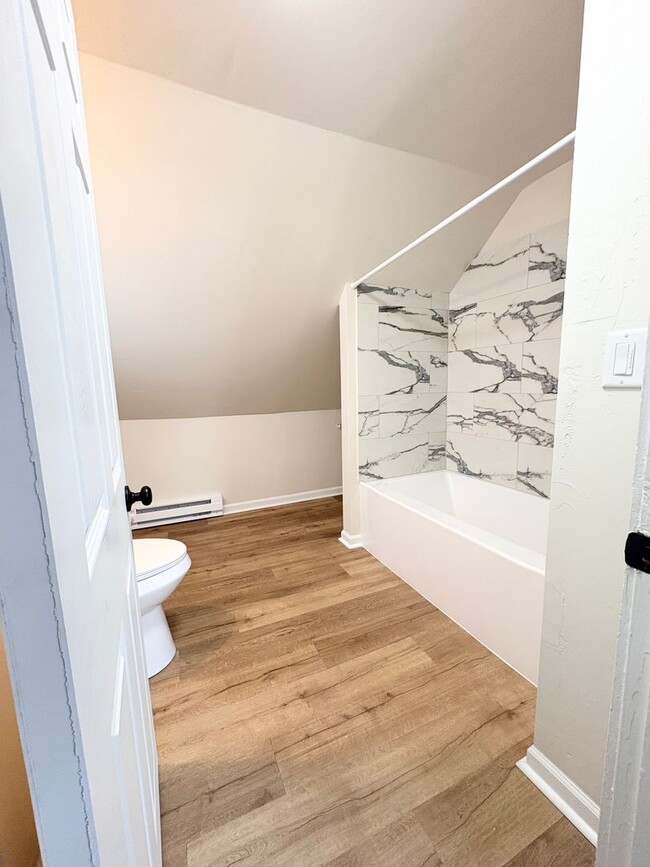 Building Photo - 520 12th Ave