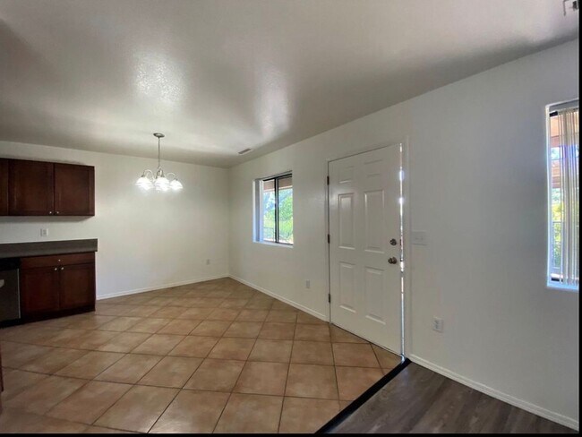 Building Photo - 2 Bedroom, 2 Bathroom Condo for Rent Near Downtown Prescott!