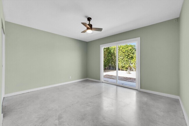 Building Photo - 3967 E Sunny Dunes Rd