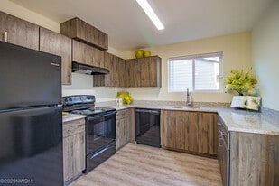 Building Photo - Alder Springs