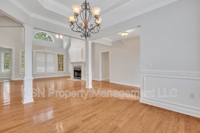 Building Photo - 5 Southernwood Pl