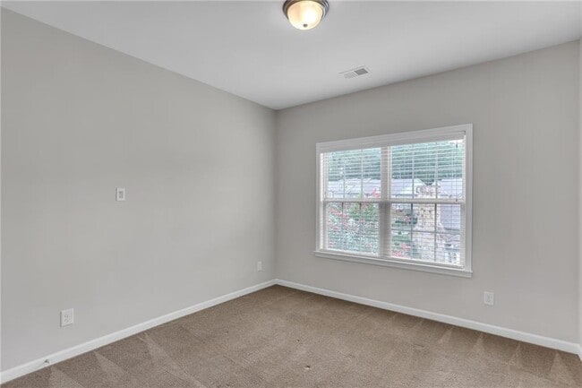 Building Photo - 3638 Moorewood Ln S E