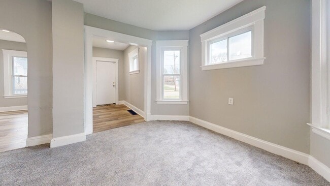 Building Photo - Lorain/W.73 neighborhood, updated 3 bed/1 bath single family house.