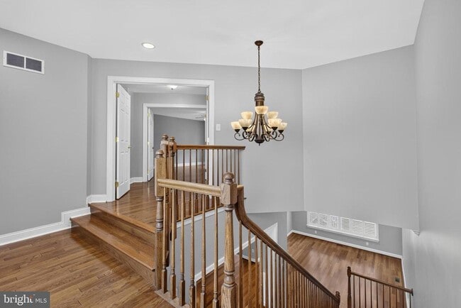 Building Photo - 16 Oak Leaf Ln