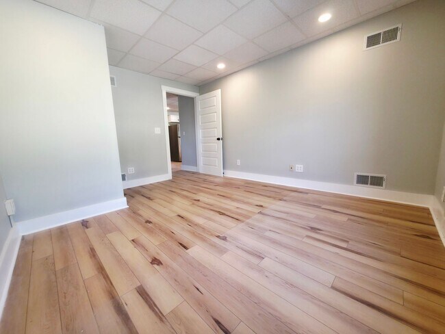 Building Photo - 3915-3917 Mount Troy