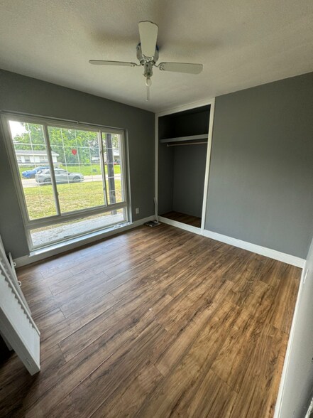 Building Photo - 5209 Palisades Dr
