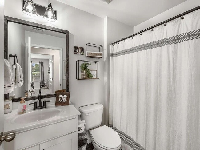 Building Photo - 324 Victory Cir