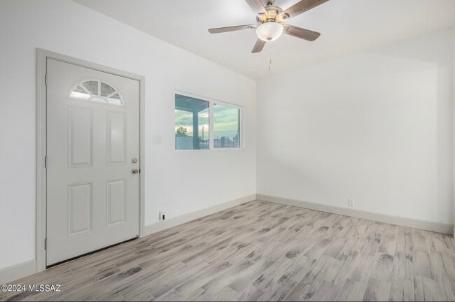 Building Photo - 6824 S Burcham Ave