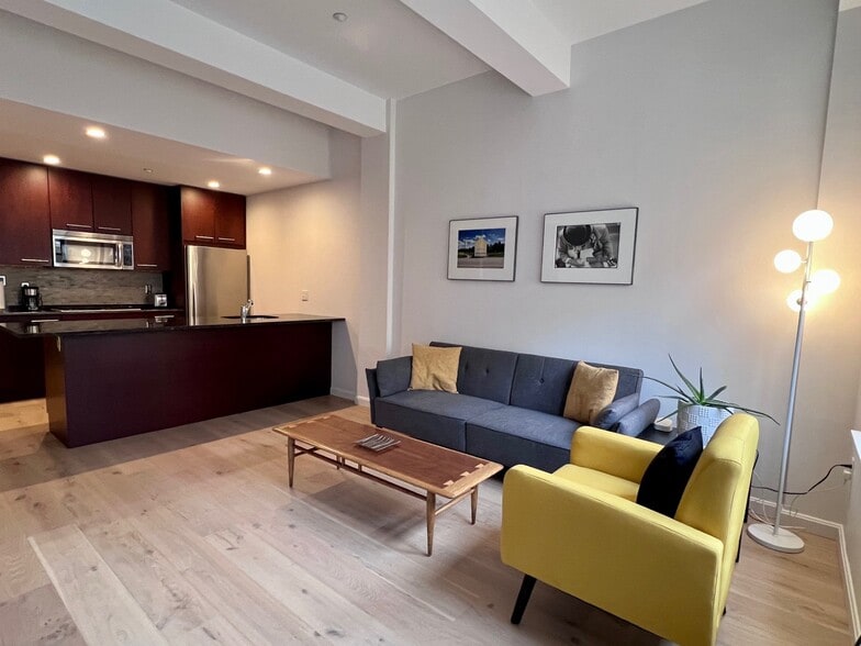 Building Photo - 40 Fay St