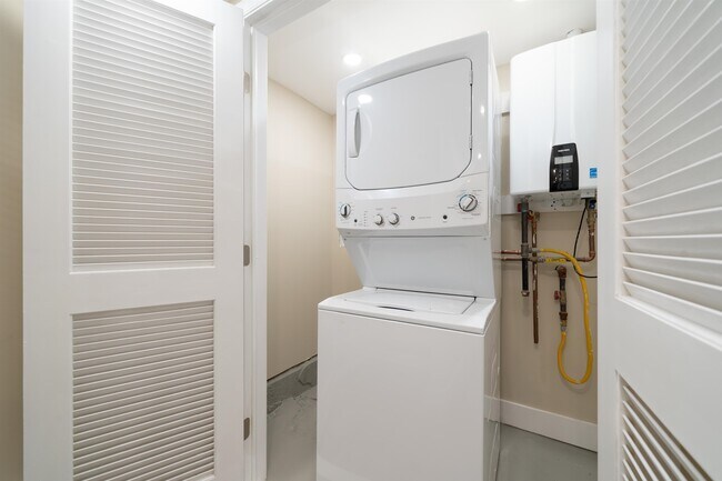 Building Photo - 171 VAN HORNE St