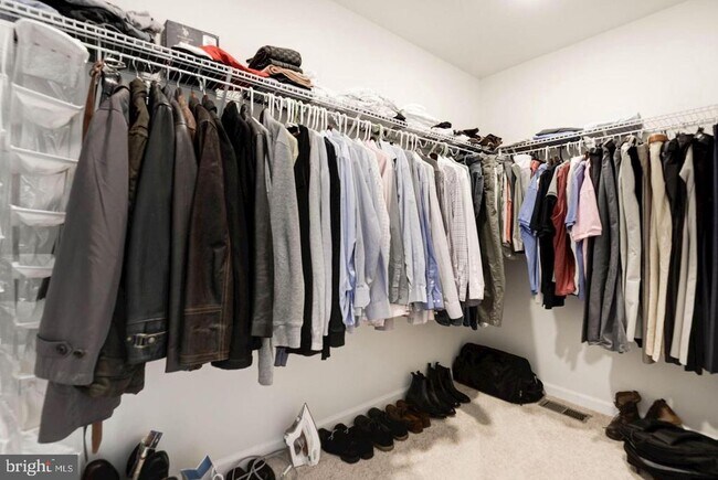 Building Photo - 42482 Dogwood Glen Square