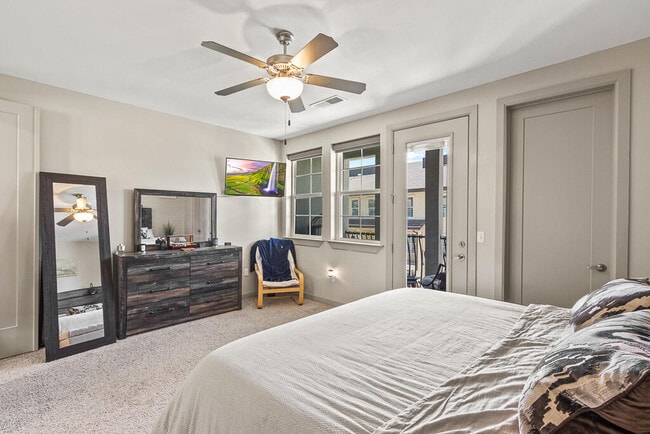 Building Photo - 328 Vin Almoradi Ct