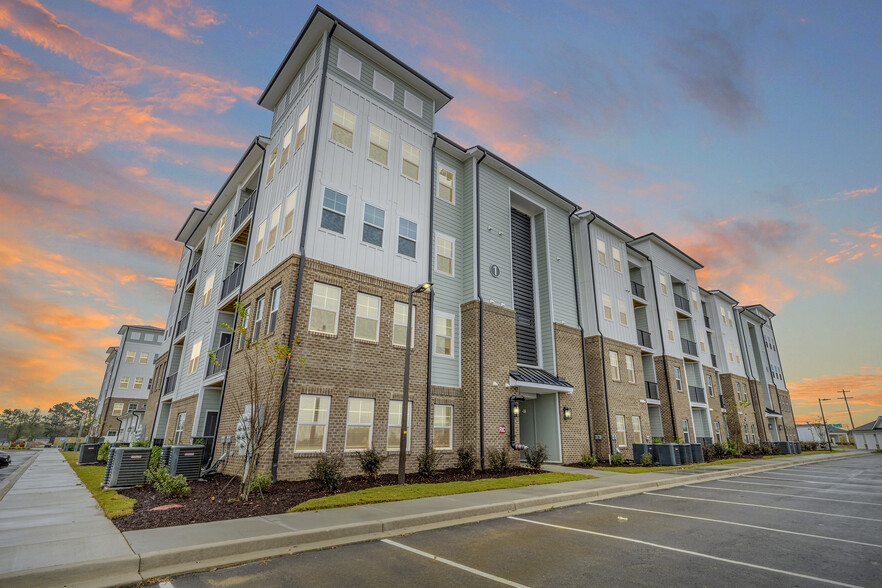 Building Photo - Parkway at 31 Apartments