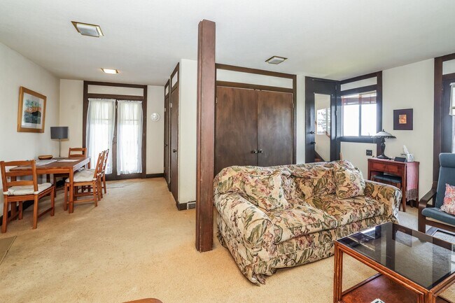Building Photo - Furnished Lower Unit In Berkeley!