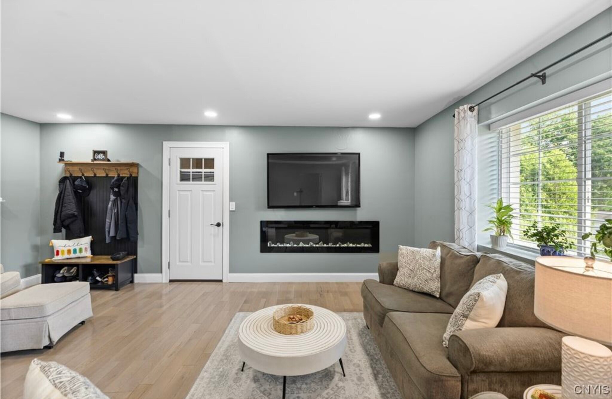 Building Photo - 10030 Hillside Ter