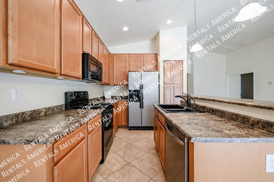 Building Photo - 4325 W Powell Dr