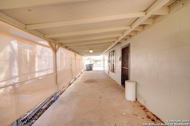 Building Photo - 2222 Beechaven Dr